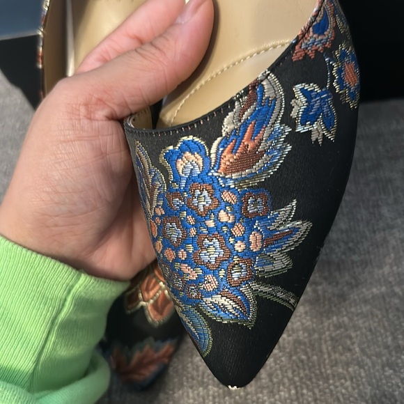 Naturalized Samantha Brocade shoes - Picture 3 of 7